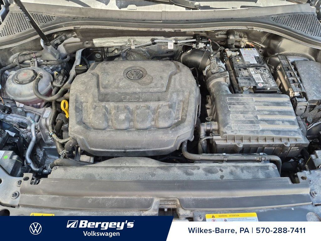 Certified 2024 Volkswagen Tiguan SE R-Line AWD/4WD image 30