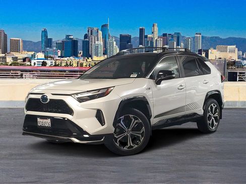 Used 2022 Toyota RAV4 XSE AWD/4WD image 2