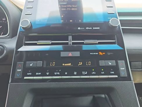 Used 2019 Toyota Avalon XLE FWD image 30