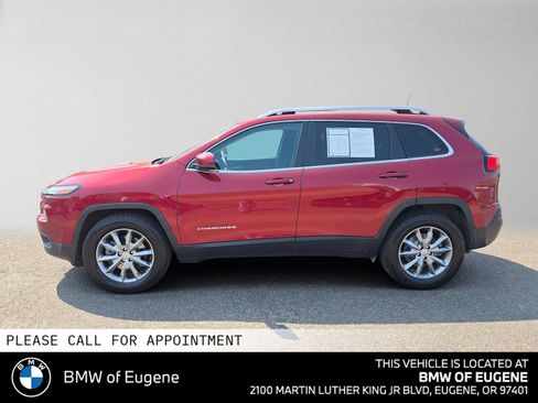Used 2017 Jeep Cherokee Limited w/ Luxury Group AWD/4WD image 6