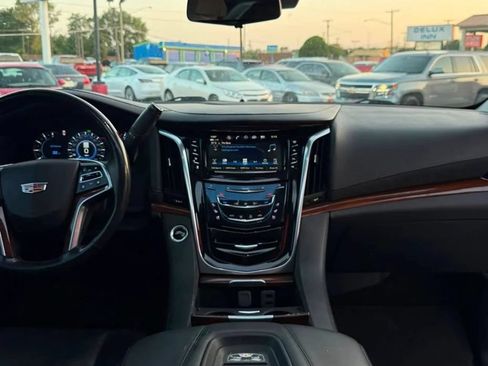 Used 2019 Cadillac Escalade Luxury RWD image 8