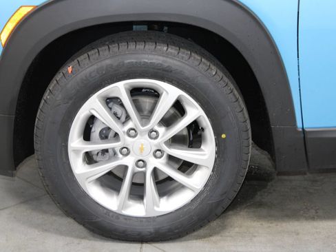 Used 2025 Chevrolet TrailBlazer LS w/ LS Convenience Package FWD image 17