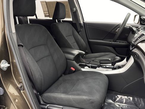 Used 2017 Honda Accord Hybrid Sedan image 33