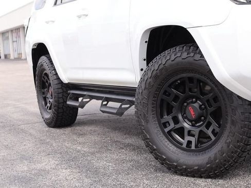 Used 2019 Toyota 4Runner TRD Off-Road Premium AWD/4WD image 3