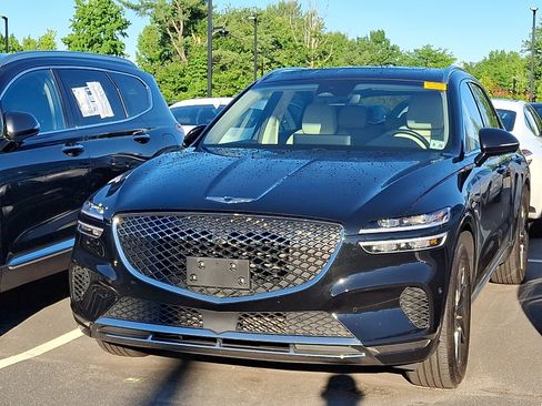 Used 2022 Genesis GV70 2.5T w/ Advanced Package AWD/4WD image 4