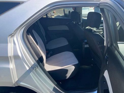 Used 2017 Chevrolet Equinox LS FWD image 32