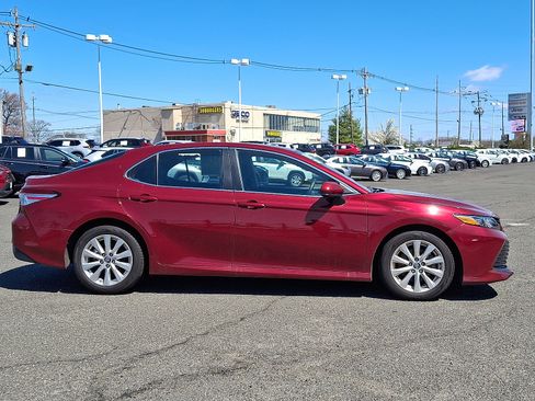 Used 2019 Toyota Camry LE FWD image 8