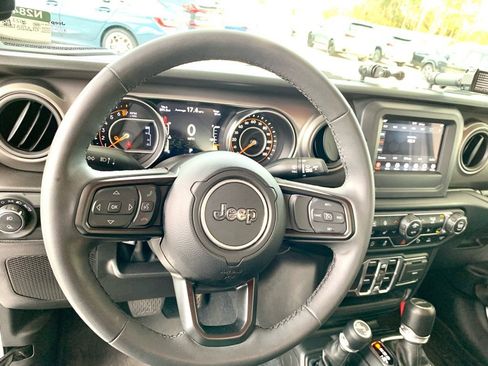 Used 2023 Jeep Gladiator Willys image 29