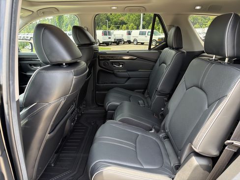 Used 2025 Honda Pilot Elite image 31