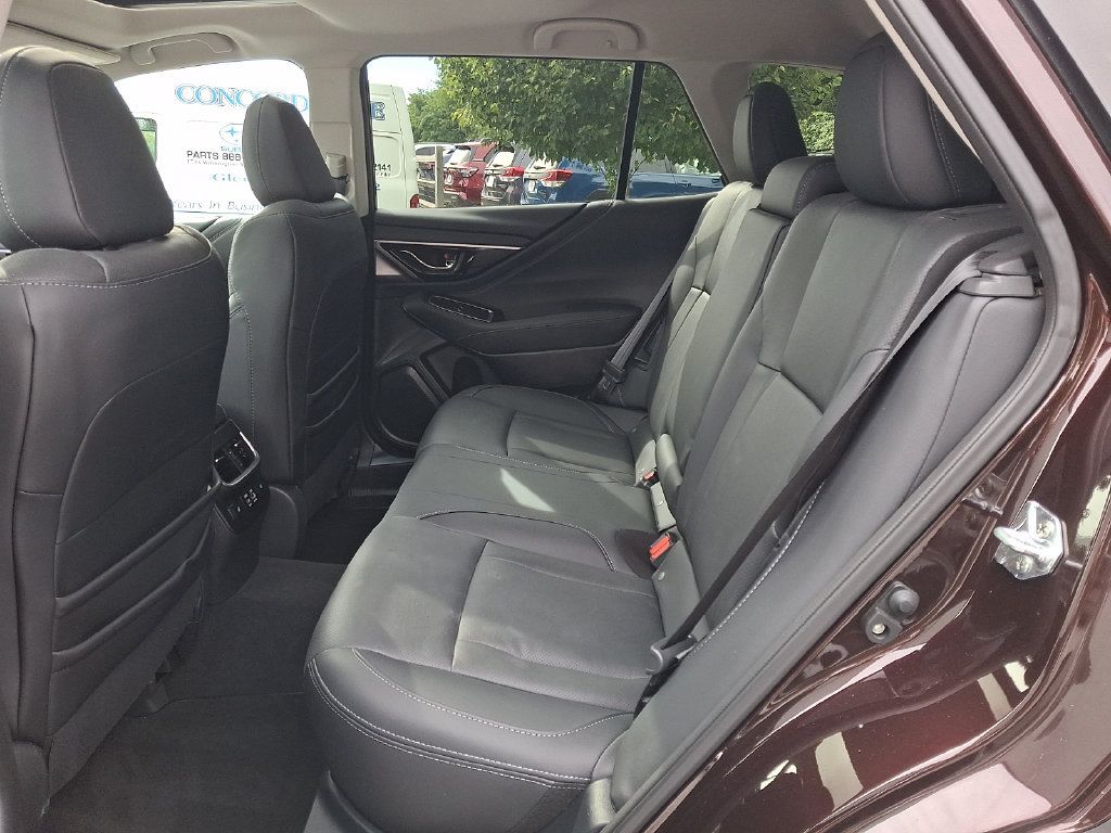 Used 2025 Subaru Outback Touring AWD/4WD image 11