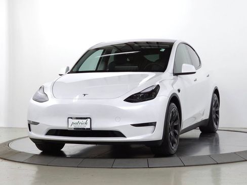Used 2023 Tesla Model Y Long Range AWD/4WD image 3