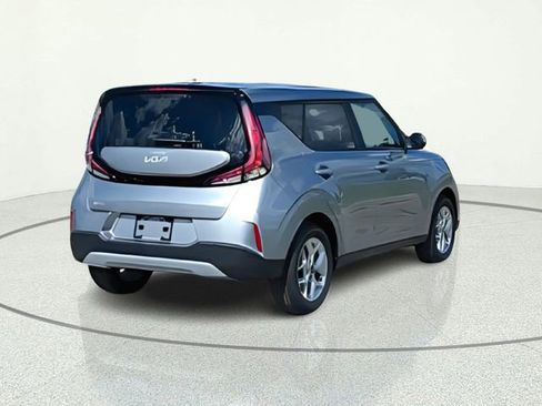 Certified 2023 Kia Soul LX w/ LX Technology Package FWD image 5