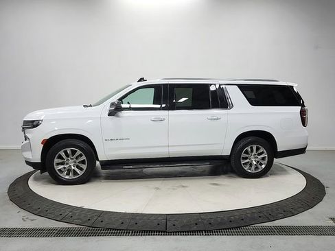 Used 2023 Chevrolet Suburban Premier RWD image 4
