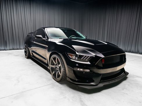 Used 2016 Ford Mustang Shelby GT350R w/ GT350R Equipment Group 920A RWD image 9