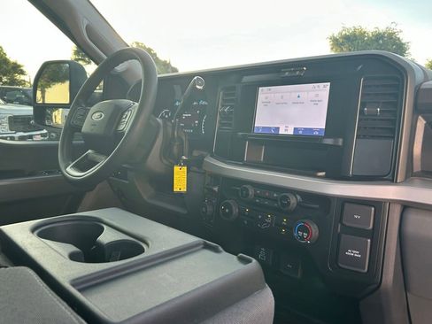 Used 2025 Ford F250 XL w/ STX Appearance Package AWD/4WD image 26