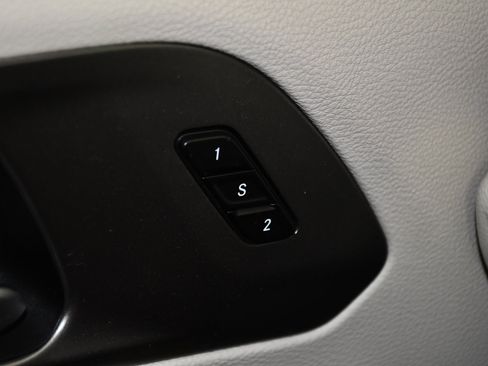 Used 2024 Chrysler Pacifica Touring-L FWD image 34