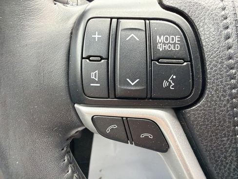 Used 2018 Toyota Highlander XLE AWD/4WD image 22
