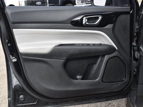 Used 2022 Jeep Compass Limited image 9