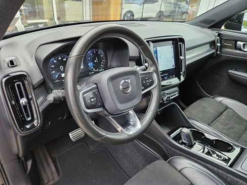Used 2020 Volvo XC40 T5 R-Design w/ Protection Package AWD/4WD image 17
