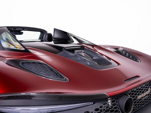 Used 2025 McLaren Artura Spider RWD image 15