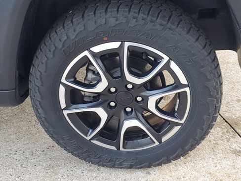 Used 2024 Jeep Compass Trailhawk w/ Trailhawk Elite Group image 5