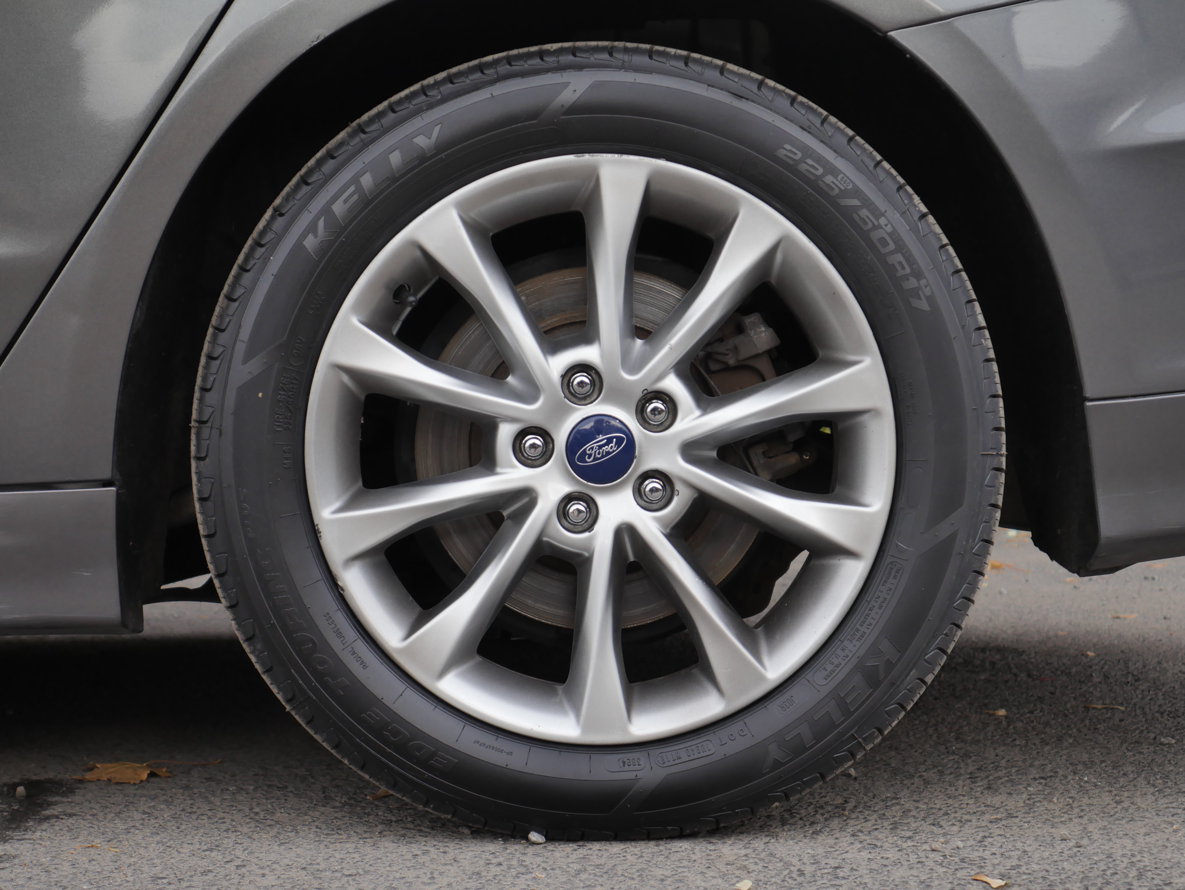 Used 2017 Ford Fusion SE FWD image 15