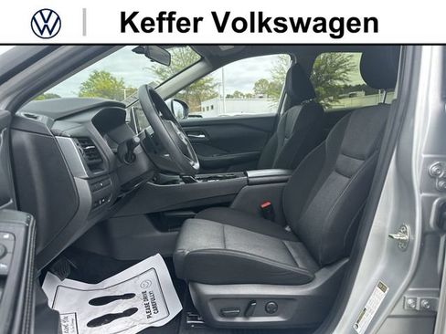 Used 2024 Nissan Rogue SV AWD/4WD image 12