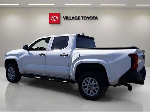 Used 2024 Toyota Tacoma SR image 3
