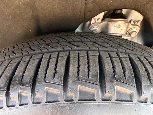 Used 2025 Lincoln Nautilus Premier w/ Equipment Group 102A image 28