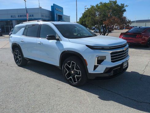 Used 2026 Chevrolet Traverse High Country image 2