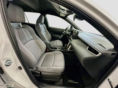 Used 2024 Toyota Corolla Cross AWD Hybrid image 32