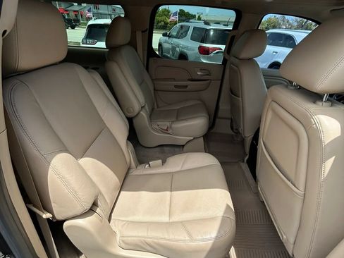 Used 2013 Cadillac Escalade ESV Luxury RWD image 18
