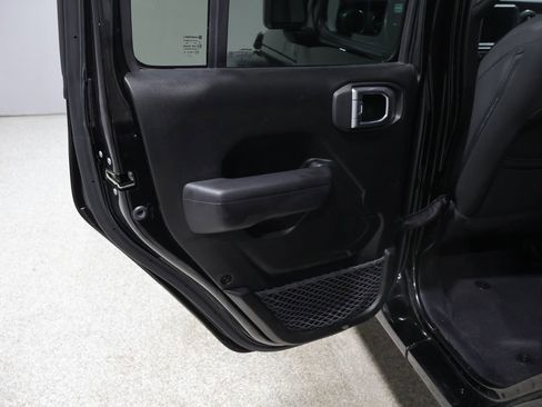 Used 2023 Jeep Gladiator Sport image 18