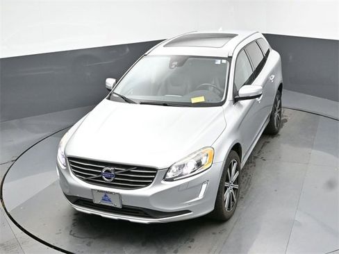 Used 2017 Volvo XC60 T6 Inscription w/ Climate Package image 18