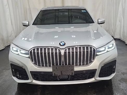 Used 2020 BMW 740i w/ M Sport Package RWD image 9