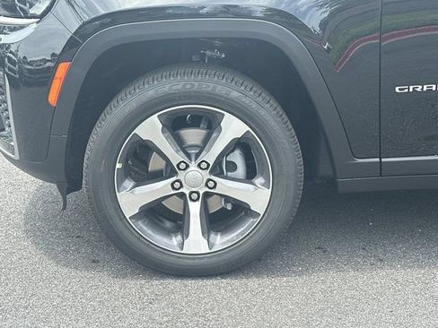 New 2026 Jeep Grand Cherokee Limited RWD image 11