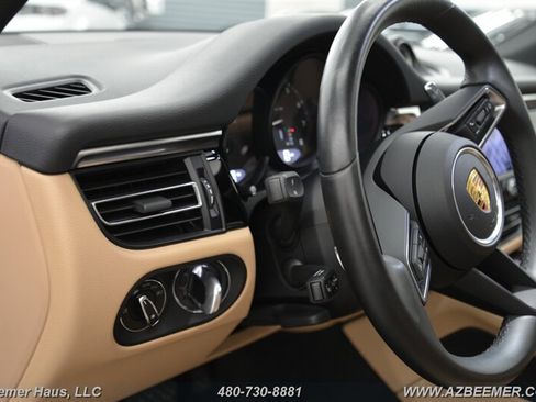 Used 2023 Porsche Macan AWD/4WD image 37