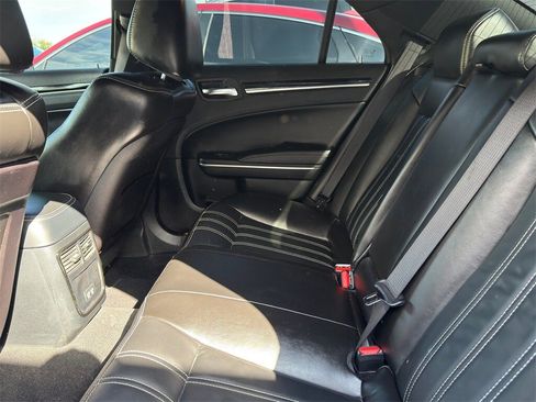 Used 2019 Chrysler 300 S image 28