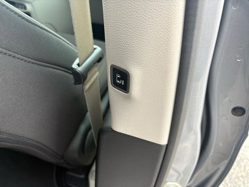 Used 2020 Chrysler Pacifica Touring w/ Advanced Safetytec Group FWD image 49