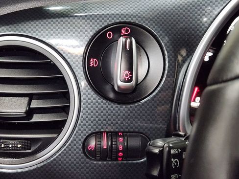 Used 2013 Volkswagen Beetle 2.0T image 39