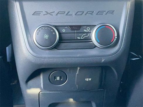Used 2025 Ford Explorer ST-Line image 16