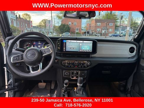Used 2025 Jeep Wrangler Unlimited Sahara w/ Safety Group AWD/4WD image 18