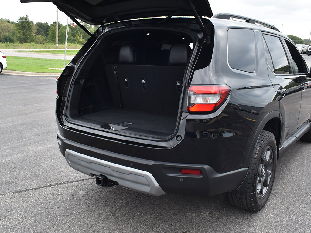 Used 2025 Honda Pilot TrailSport image 31