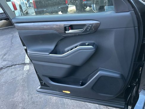 New 2026 Toyota Highlander Platinum image 20