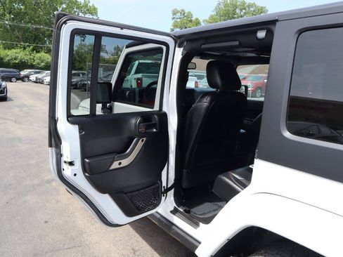 Used 2016 Jeep Wrangler Unlimited Sahara AWD/4WD image 17