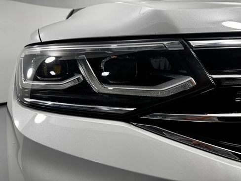 Used 2022 Volkswagen Tiguan SEL R-Line AWD/4WD image 8