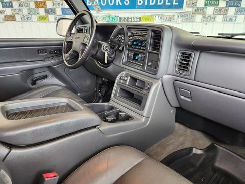 Used 2006 GMC Sierra 1500 SLT w/ Vortecmax Performance Pack AWD/4WD image 2
