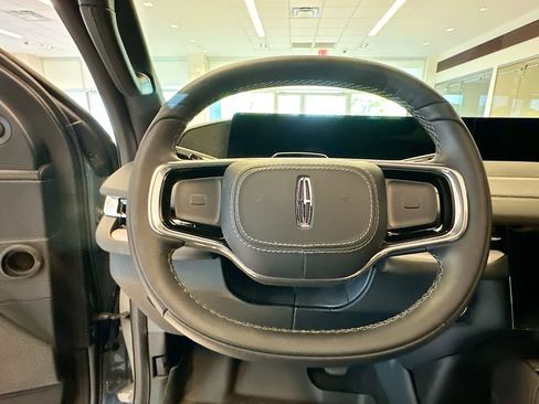 New 2025 Lincoln Navigator L Reserve w/ Jet Appearance Package AWD/4WD image 18