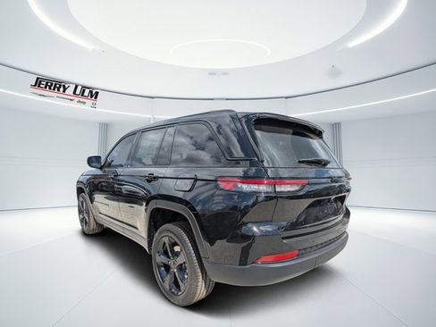 New 2025 Jeep Grand Cherokee Limited w/ Black Appearance Package image 5