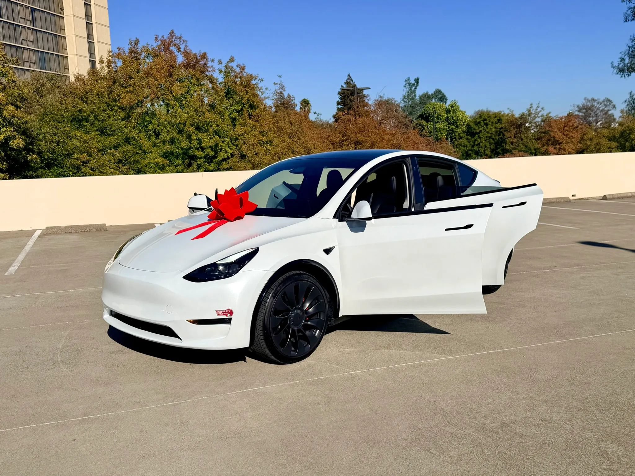 Used 2024 Tesla Model Y Performance AWD/4WD image 38